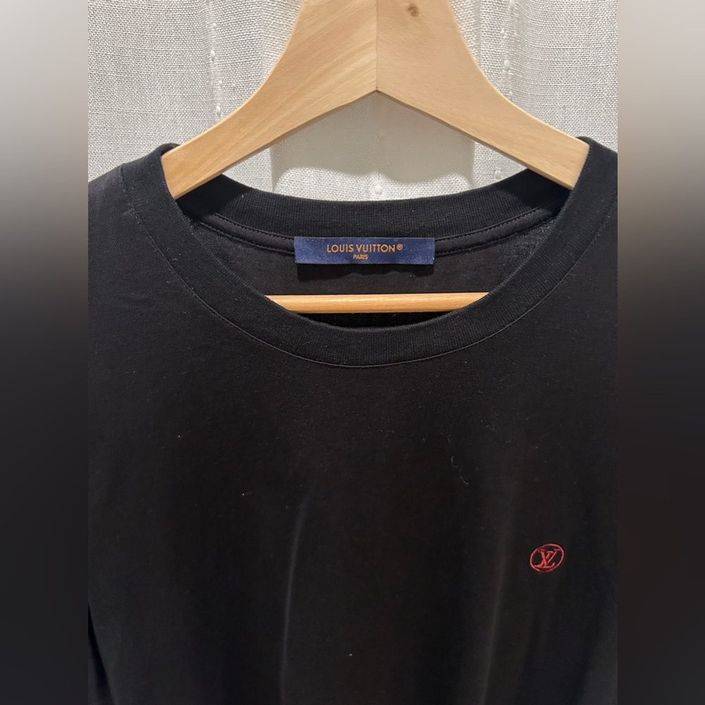 Large Men’s LV Tee